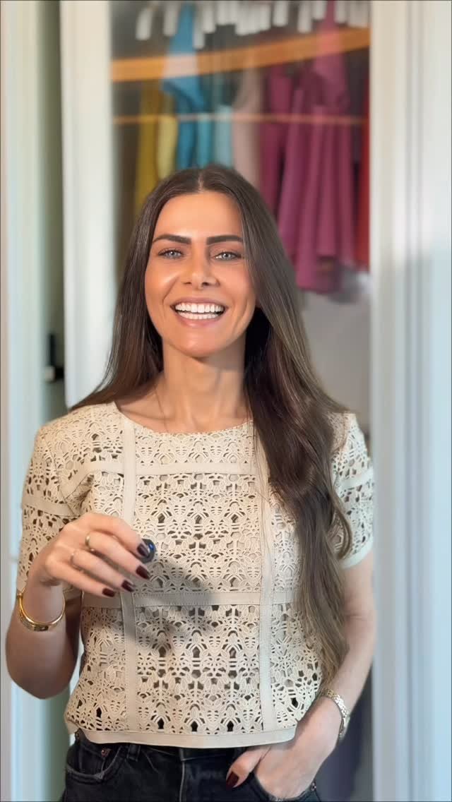 Uma das principais apostas do nosso verão: corte à laser. Uma técnica exclusiva para criar peças únicas e leves em Couro. Assista o vídeo para saber mais 🖤