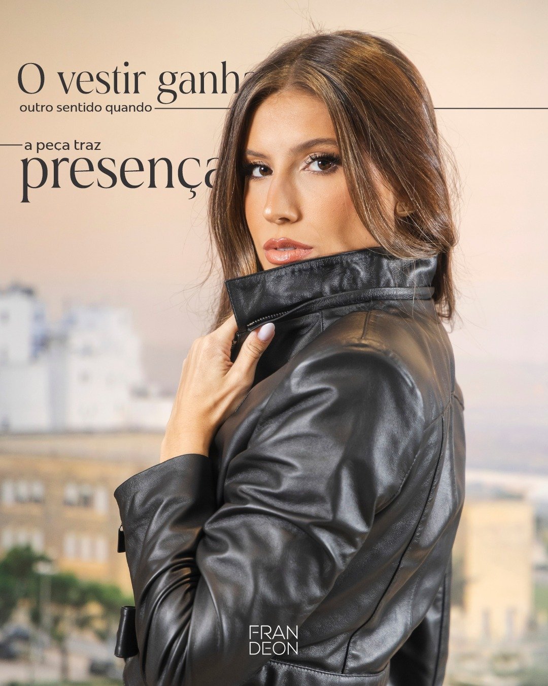 O vestir ganha outro sentido quando a peça traz presença.
É na forma como ela acompanha o corpo, no caimento e na construção de cada detalhe que a elegância se revela com naturalidade.
Na Fran Deon, cada peça é pensada para permanecer no olhar, no vestir e na forma de sentir.
Compre no site https://frandeonleather.com.br